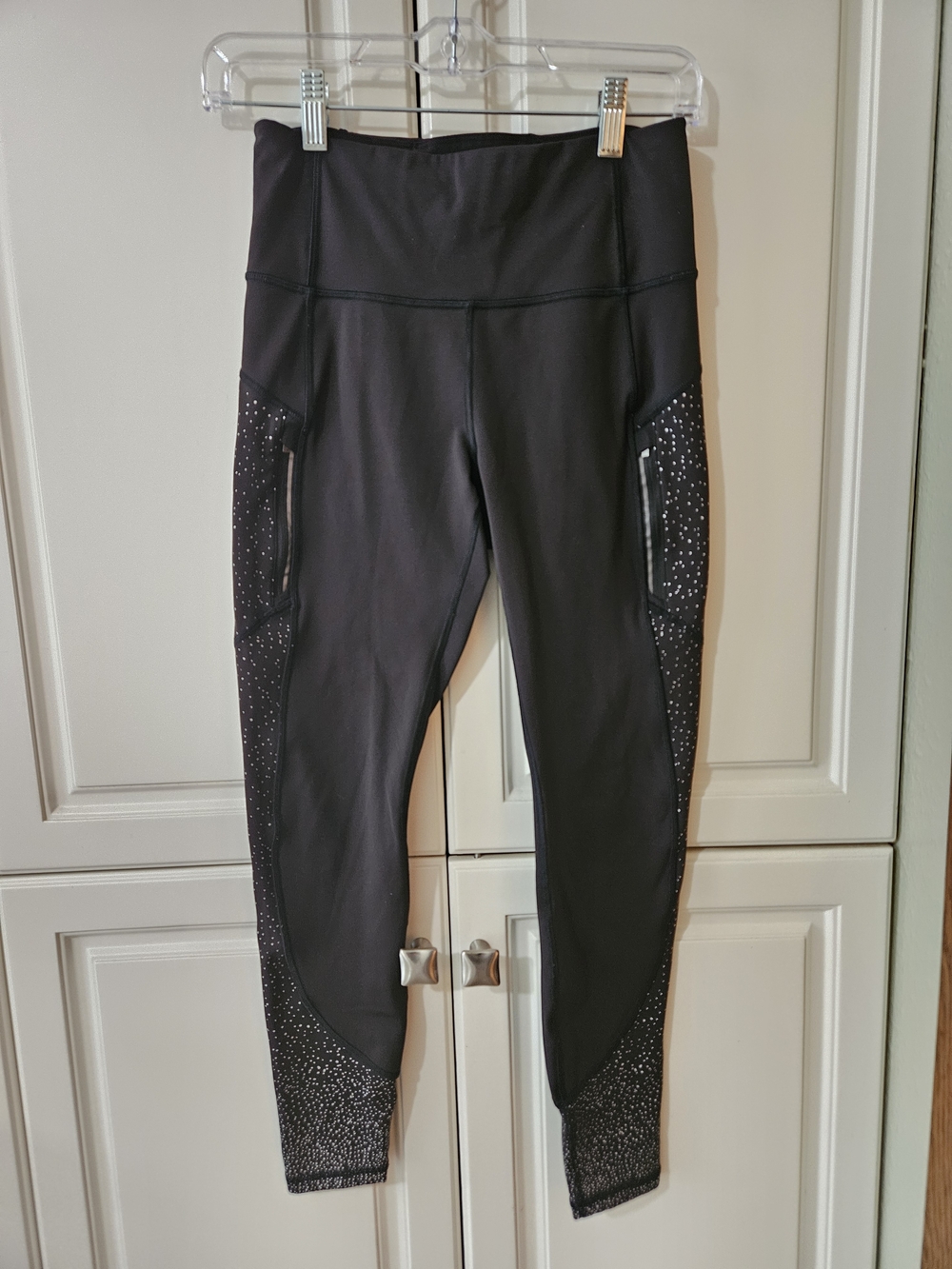 Athleta Rainier Leggings in Black with Reflective Side Pattern Yoga Gym Pilates